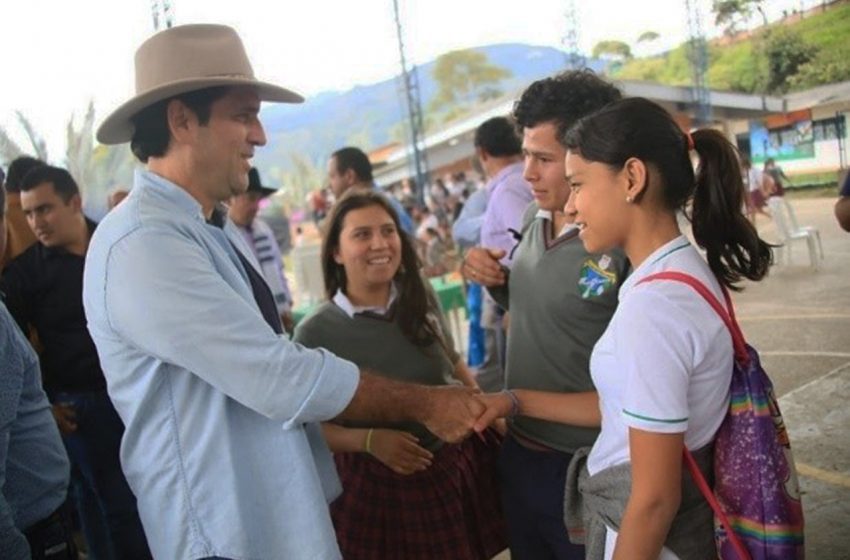 Juan Guillermo Zuluaga inició recorrido de la gratitud