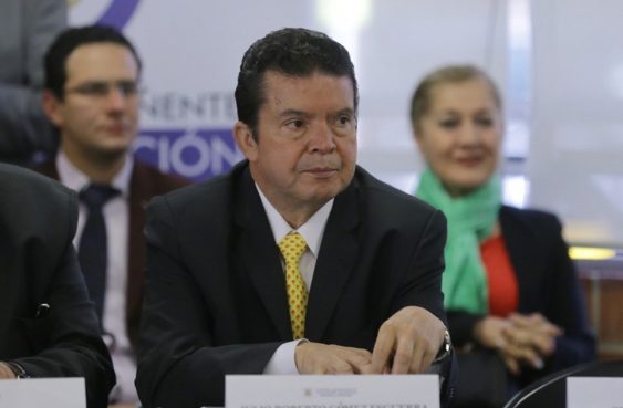  La CGT defiende la prima semestral de servicios  en concentración con el gobierno y empresarios