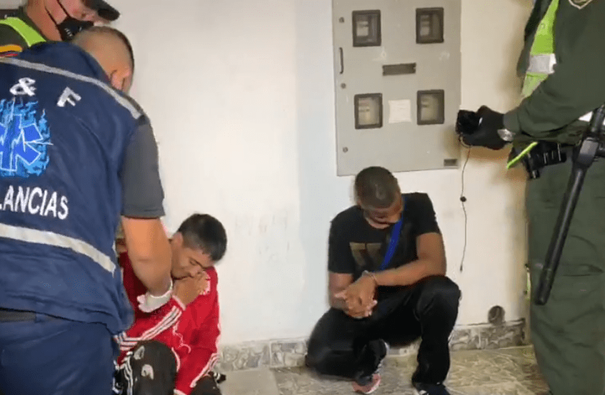  En accidente terminó persecución policial de dos jóvenes que habían hurtado un celular