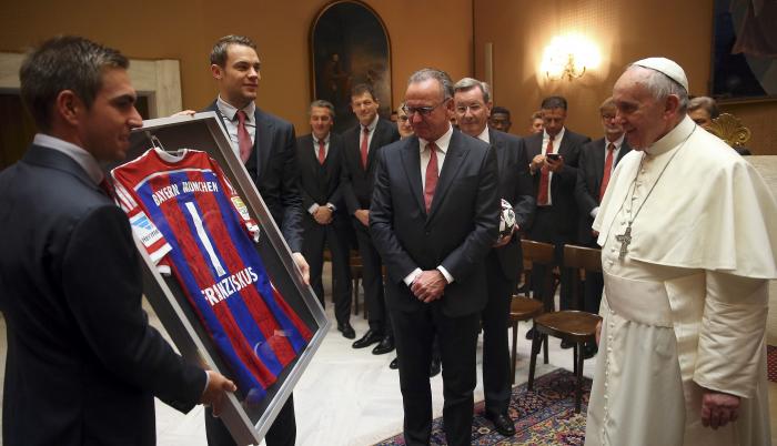  El papa Francisco subastará regalos de deportistas para recaudar fondos contra pandemia