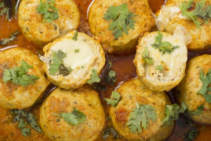  Albóndigas de pollo en salsa de tomate y albahaca