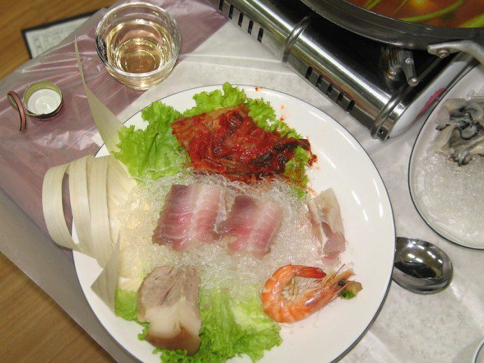  Una comida apestosa que huele a baño público