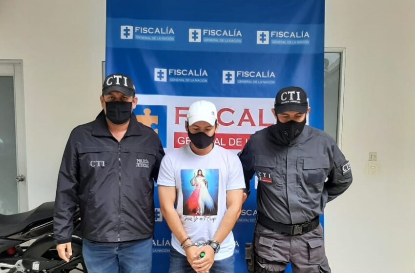 Por entregarse voluntariamente conceden domiciliaria a sospechoso por muerte de dos policías y ex paramilitar