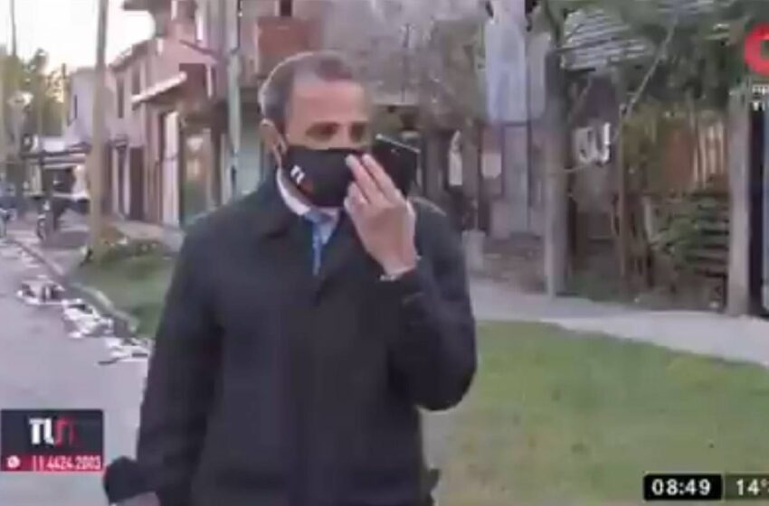  Video: le roban el celular a periodista que estaba en vivo hablando de inseguridad
