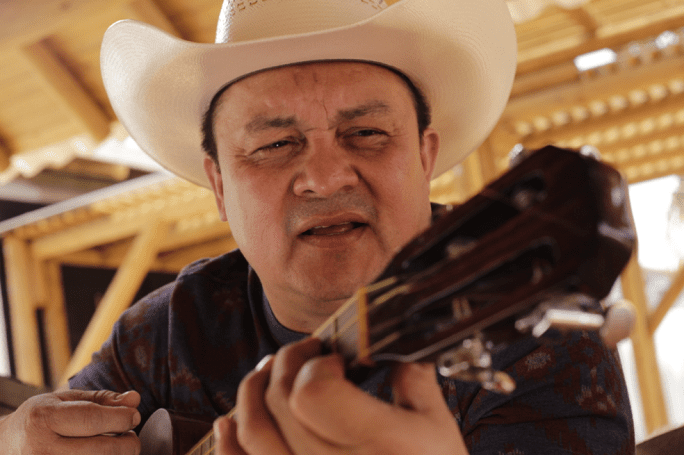  Desde sus residencias artistas se promocionan por redes sociales