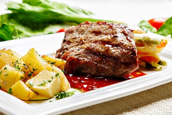  ¡Come delicioso! Prepara este lomo con papas al perejil