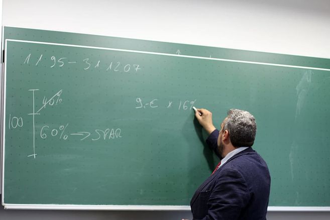  Profesores de 60 años tutelan derecho a la igualdad