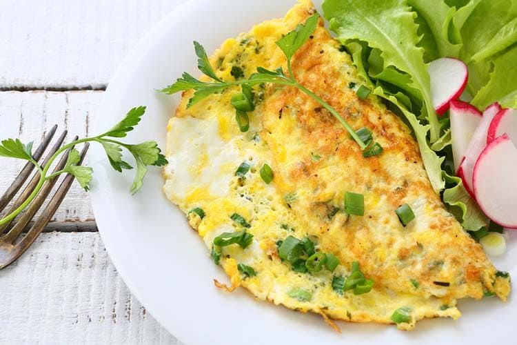  Omelette simple con queso y cebollín ¡Divina!