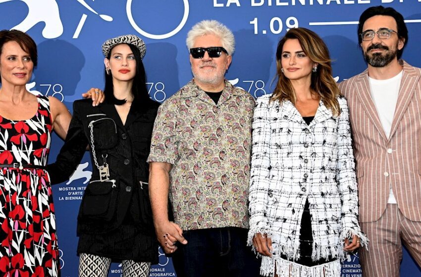  Almodóvar inaugura el Festival de Venecia reivindicando la memoria histórica en España