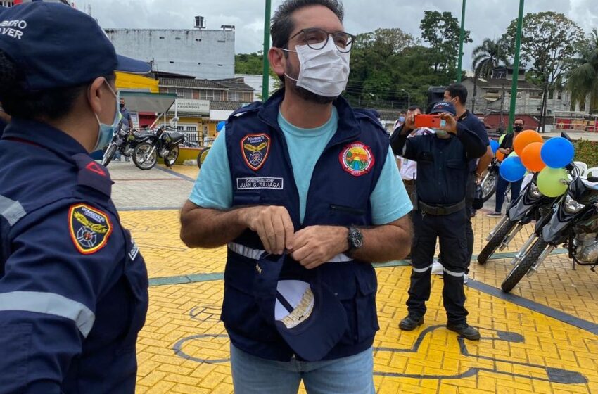  Con mandarinas y aguacates los bomberos le agradecen al Gobernador del Meta