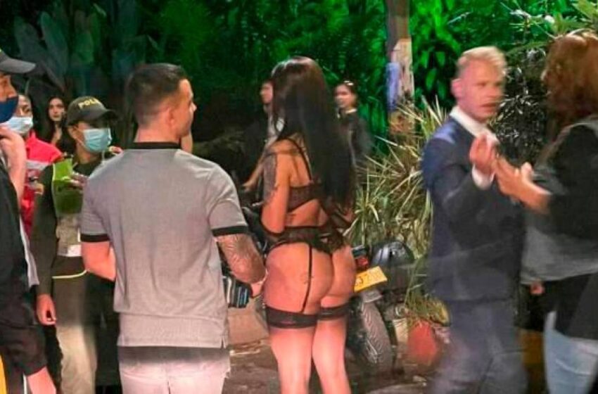  Alcalde de Medellín pide expulsión de holandés por pasear a mujer sin ropa