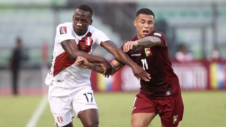  Advíncula y Trauco, los laterales titulares de Perú, no estarán ante Colombia
