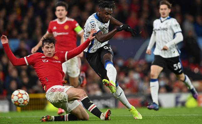  Zapata señalado entre los mejores con golazo al Manchester