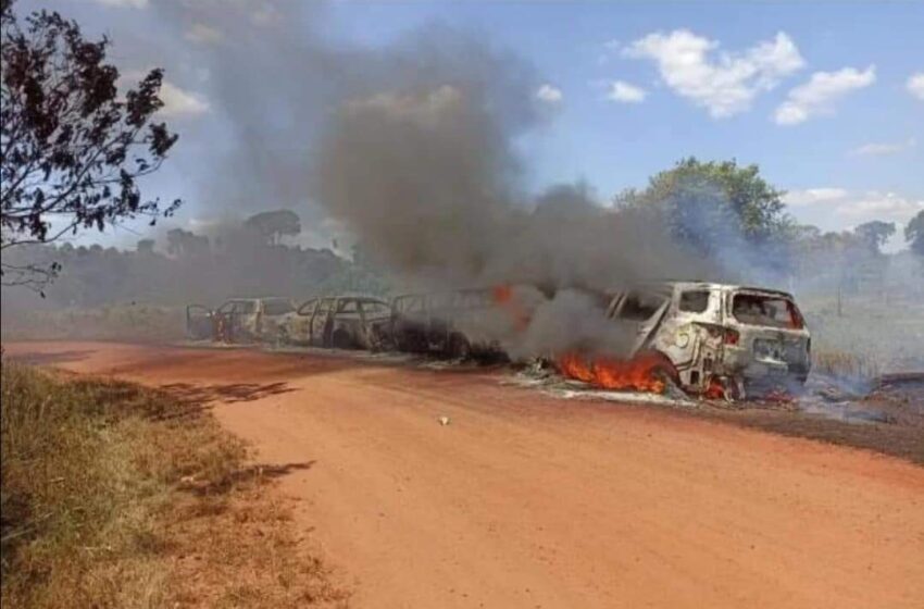 Cuatro camionetas de la Unidad Nacional de protección fueron incineradas