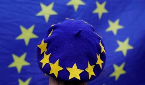  LA UE pacta su primera respuesta a la invasión y explora ya futuras sanciones.