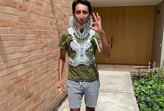  Egan Bernal da sus primeros pasos luego de ser dado de alta tras accidente