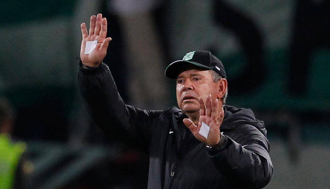  ¿El “Arriero” Herrera, entrenador de El Nacional, tiene un agüero con los esparadrapos