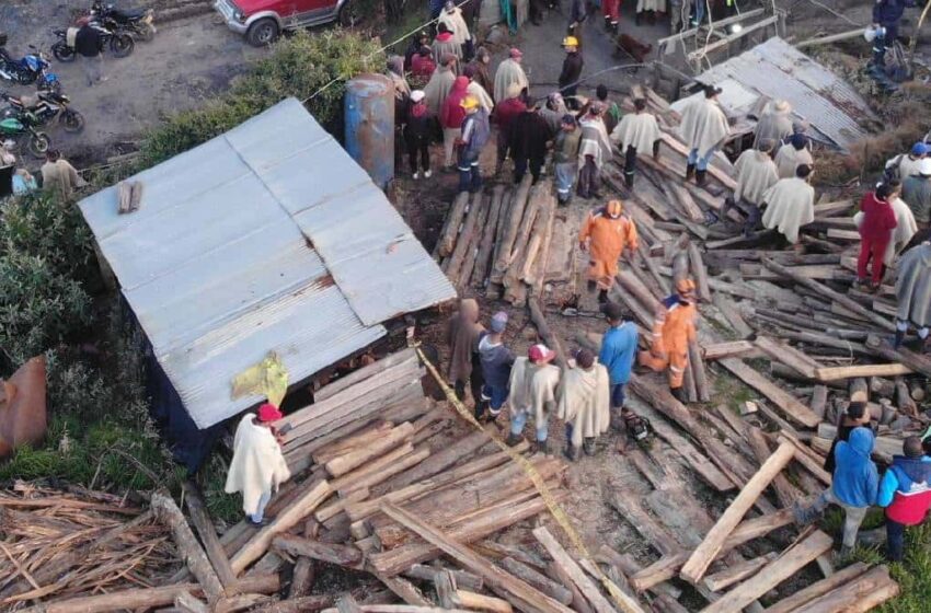  Rescatan con vida a 9 mineros atrapados en mina de carbón en Lenguazaque
