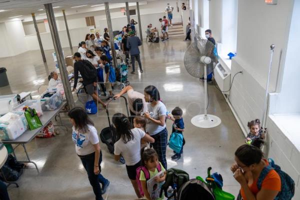  EEUU MIGRACIÓN – ONG de Nueva York intentan cubrir necesidades de inmigrantes ante la oleada