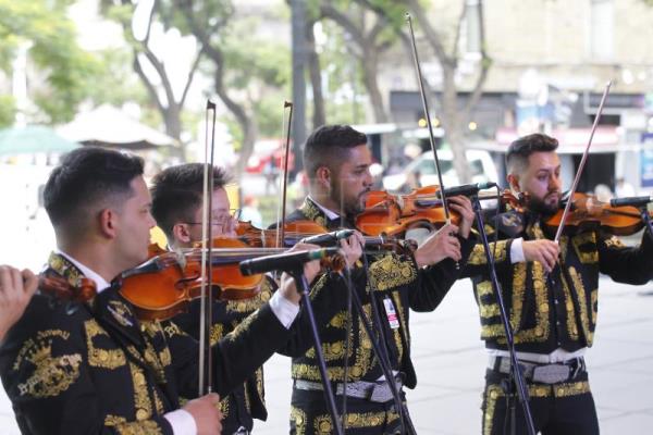 MÉXICO MÚSICA – Encuentro de mariachis llena de música y color el oeste de México