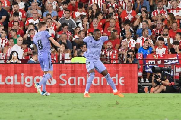 FÚTBOL ALMERÍA-REAL MADRID – 1-2. El campeón, comienzo con susto y remontada