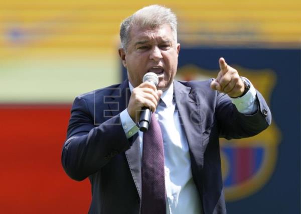  FÚTBOL BARCELONA – Laporta insiste: «No habrá problemas para inscribir a todos los jugadores»
