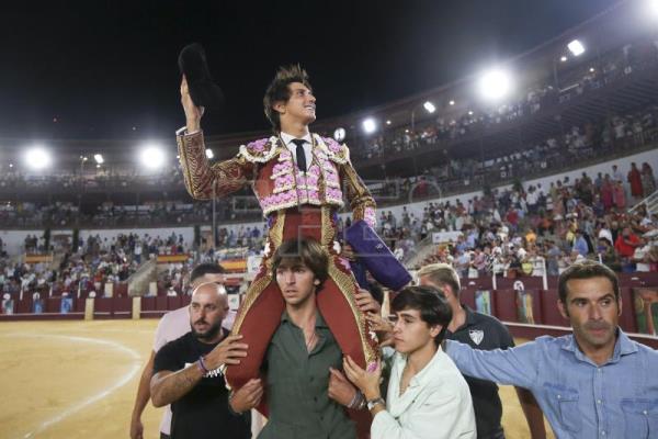 TOROS RESUMEN – Locura por Roca Rey en Málaga y doble indulto en Villarrobledo (Albacete)