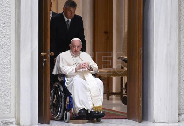 UCRANIA GUERRA – El papa deplora la «locura» de la guerra en Ucrania que pagan los inocentes
