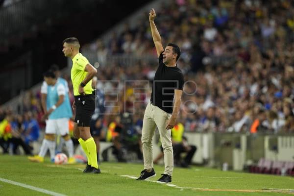 FÚTBOL BARCELONA – Xavi vacía el Barcelona de ‘vacas sagradas’