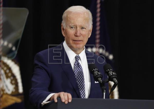 EEUU EDUCACIÓN – Biden valora cancelar parte de la deuda de millones de estudiantes universitarios