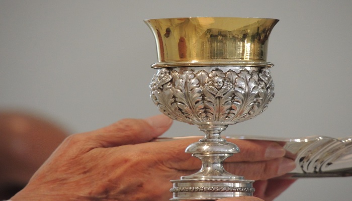 Ladrones llegaron a la iglesia se robaron el Caliz de oro y hasta las campañas, pero la policía los capturó