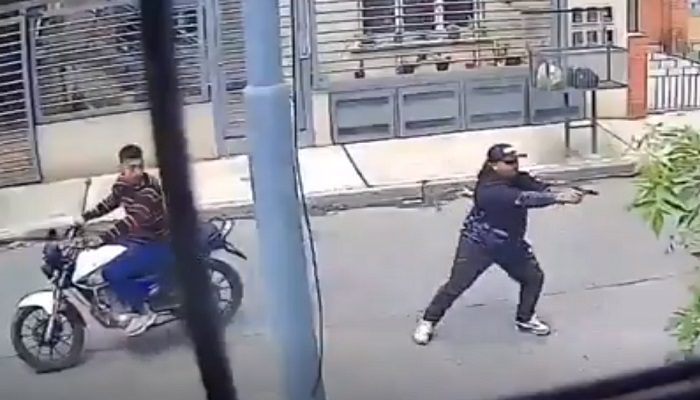  Dos animales caninos evitaron que motorizados armados asaltaran a un transeúnte