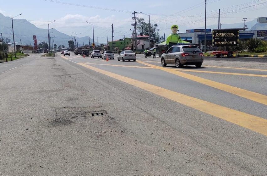 Con alto flujo vehicular estuvo el plan reversible sobre la vía a Bogotá la tarde de ayer lunes festivo