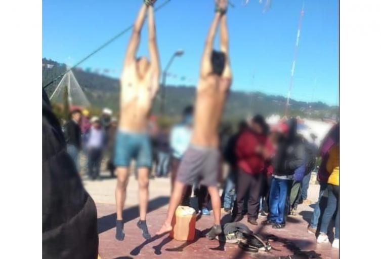  Supuestos ladrones fueron colgados y flagelados en público por comunidad indígena en México