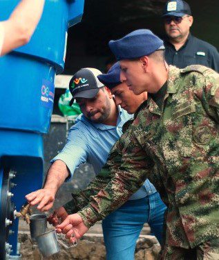  Purifican el agua que beben los soldados en el Ariari