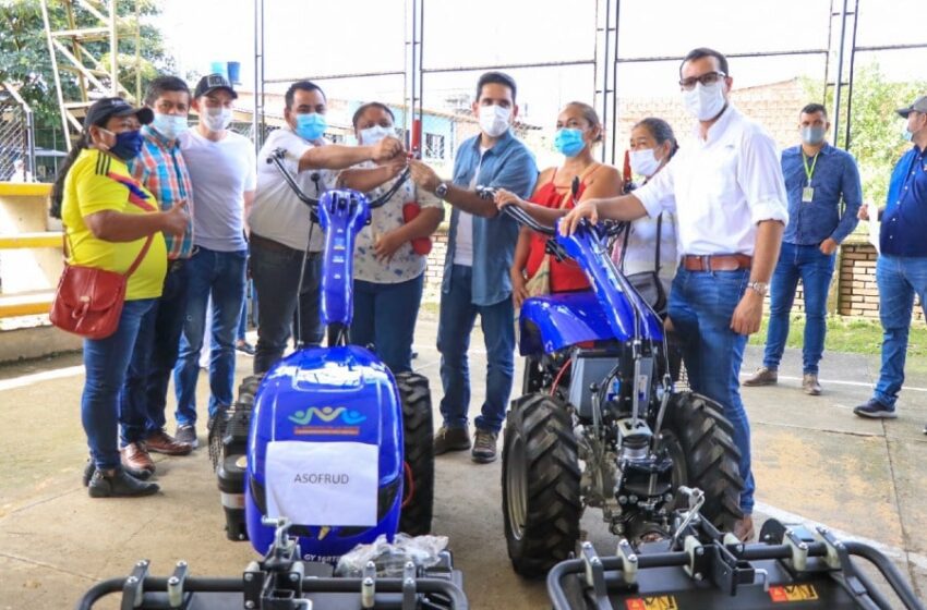  Campesinos del Meta recibieron maquinaria agrícola