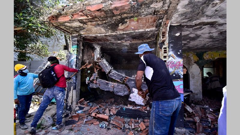 Otra vivienda convertida en casa del vicio fue destruida por la Policía