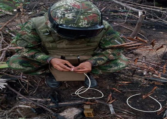  La Armada frustró la andanada terrorista en Barrancominas. Disidencias minaron territorio con explosivos
