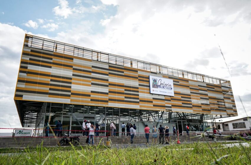  Suscriben convenio para que galería del siete de agosto se alimente de energía solar.