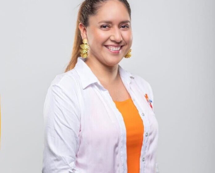 La obra vial en la que aparece la candidata Irina Salas cortando la cinta en el barrio San Jorge la construyó la comunidad con rifas, bazares y bingos bailables