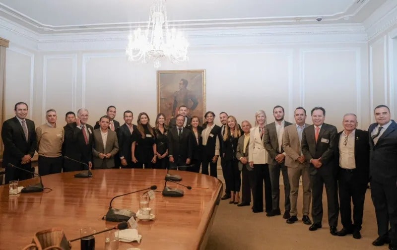  De vías férreas, energías renovables y de reforma agraria habló el presidente Gustavo Petro con gobernadores electos