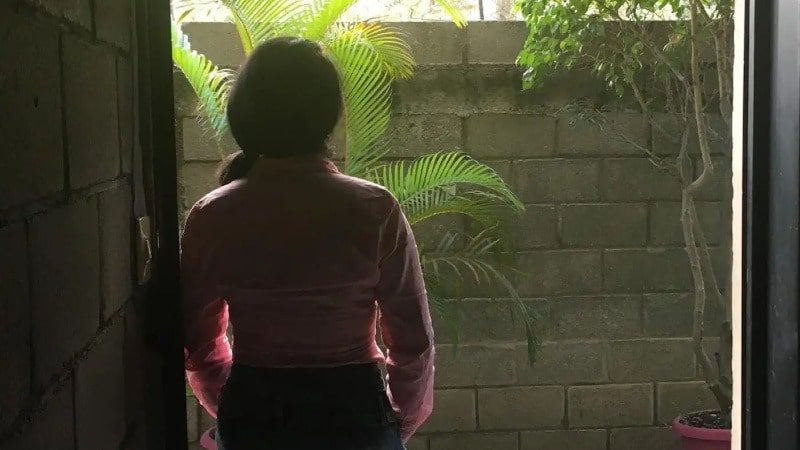  Embarazó a su hija de 15 años y luego la obligó a abortar