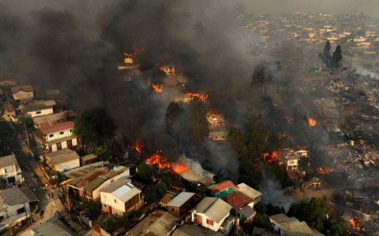 Incendios en Valparaíso Chile, alcanzas zonas urbanas y dejan varios muertos