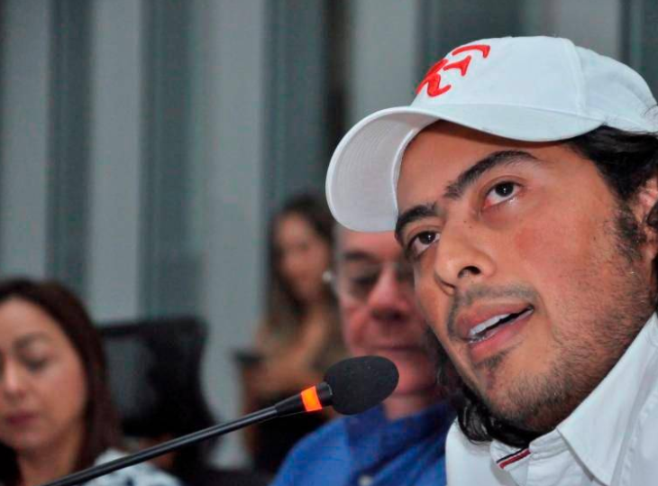  Nicolas Petro ante la Comisión de Acusaciones