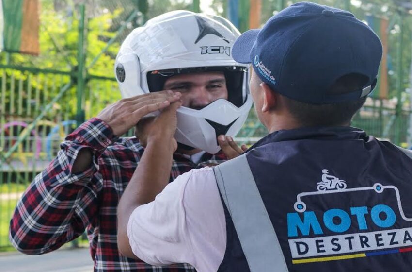 Secretaría de movilidad capacita a motociclistas para evitar siniestros viales