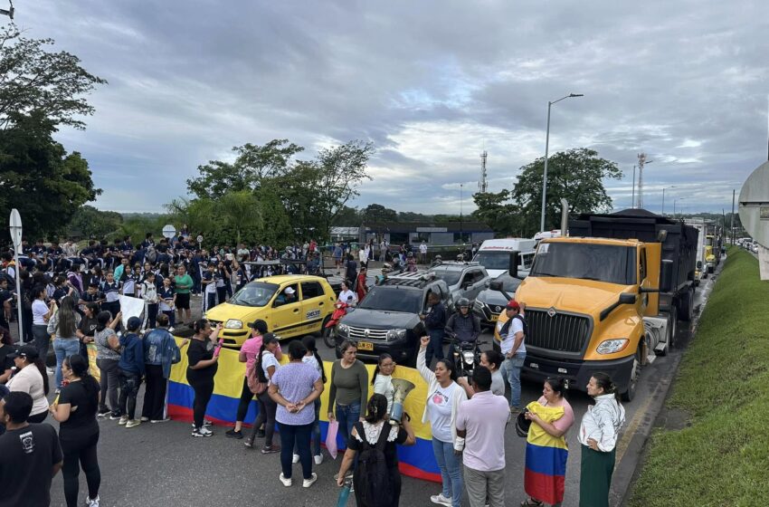  Reabren la salida de Villavicencio hacia Acacías, bloqueada por estudiantes