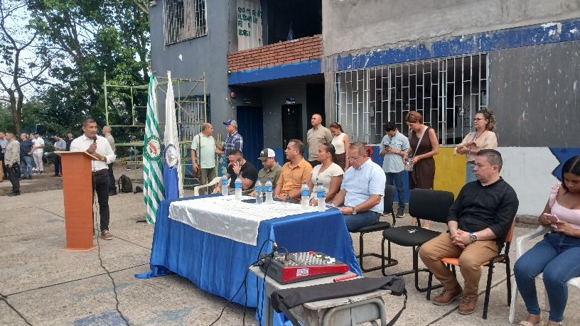 ¿Cumplió o no el contratista del polideportivo en el colegio Nuestra Señora de la Paz?